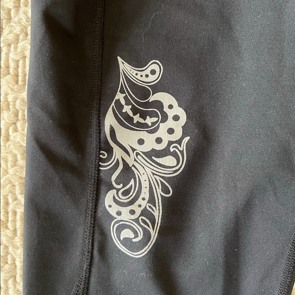 Athleta Capri Paisley Spandex Shorts - SP - Picture 3 of 8